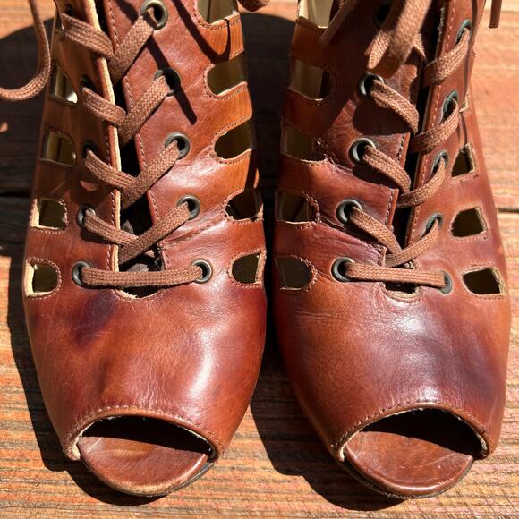 Stuart Weitzman Vintage Lace-Up Peep Toe Booties 8.5 Cognac Brown Leather Heels - Picture 4 of 16